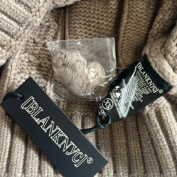 ⭐️ NWT BLANK NYC Bare With Me Mock Neck Sweater XS - Picture 11 of 12